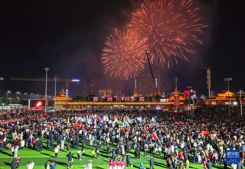 第四届贵州“村超”开幕 “村晚”